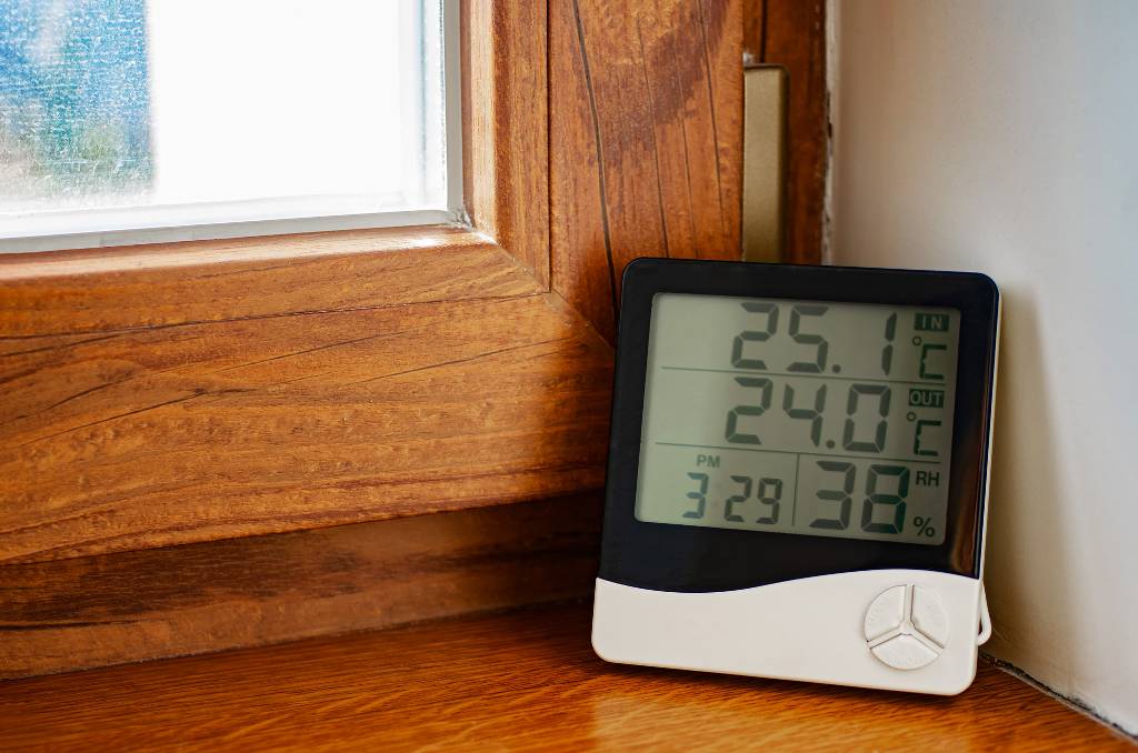 digital indoor humidity monitor