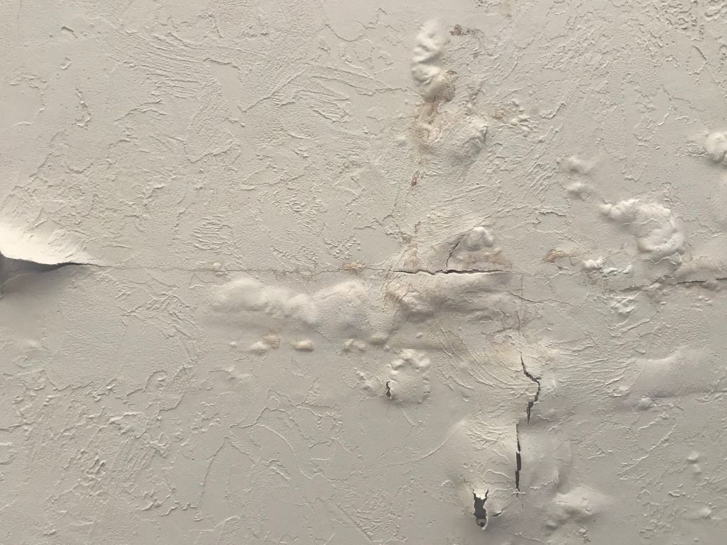 How To Find Water Leaks Inside A Wall &Amp; What To Do About It? 4 Peeling Paint Or Wallpaper