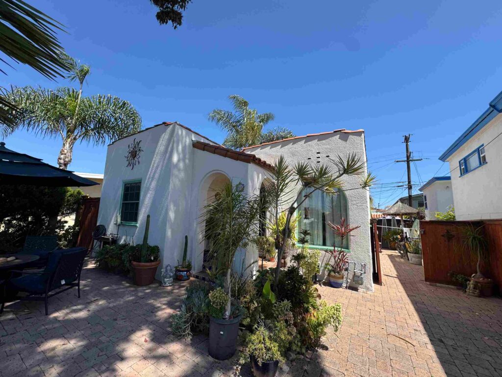 Laguna Beach Air Quality Testing – Elevated Moisture, Water Damage, And Mold Swab Testing
